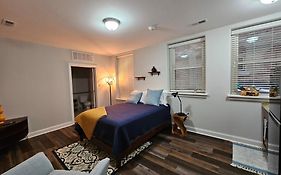 Cute + Cozy Studio At The Inman - 207